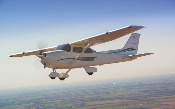 100 Cessna Skyhawk for ATP Flight School