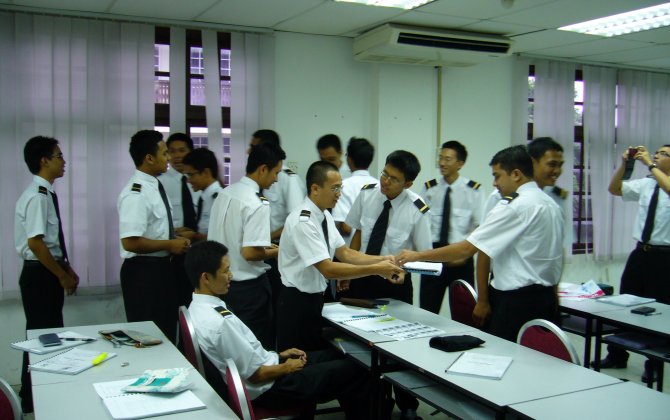 Asian Pilot Demand Lifts Flight Schools