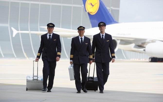 Lufthansa CEO Defends Cost Cuts as Pilots Threaten More Strikes