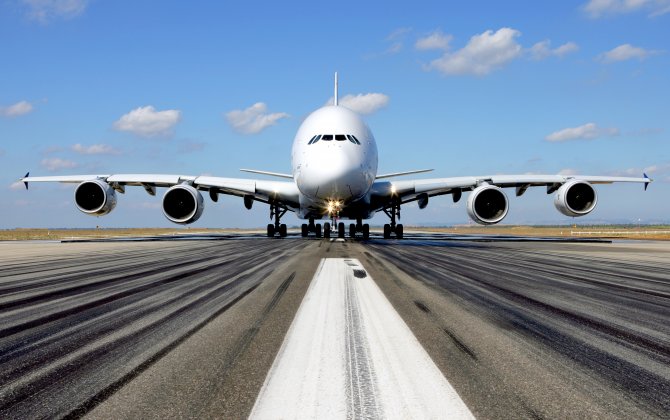 Airbus flies past Boeing with 875 plane orders