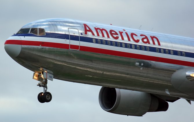Boston-Bound Airline Pilot Dies; Co-Pilot Lands Safely in NY