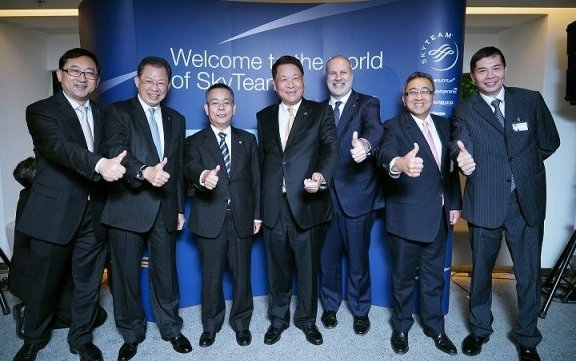 China Eastern and China Airlines Do a First for Asia