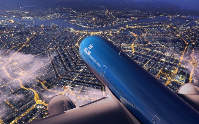 KLM Dreamliner touches down in Abu Dhabi
