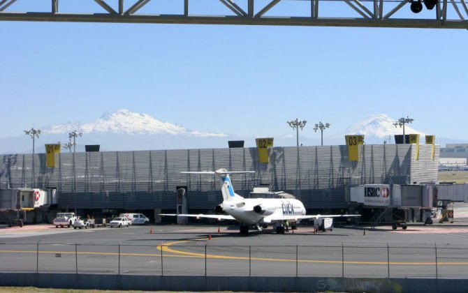 Landing Gear Collapses As Jetliner Lands in Mexico City