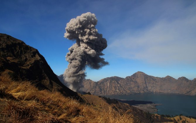 Again?! Flights Between Oz and Bali Disrupted by Lombok Volcano Ash