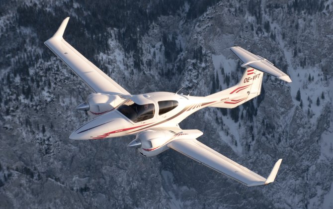 Embry-Riddle orders 10 more DA42s for pilot training