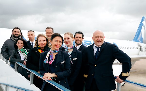 AIR CORSICA modernizes its line of uniforms