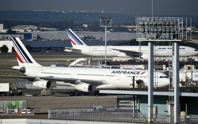 Air France pilots union calls for labour strike during Euro 2016