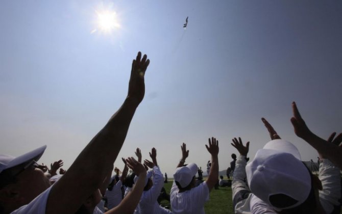 Air show displays North Korea's flight skills, new airport
