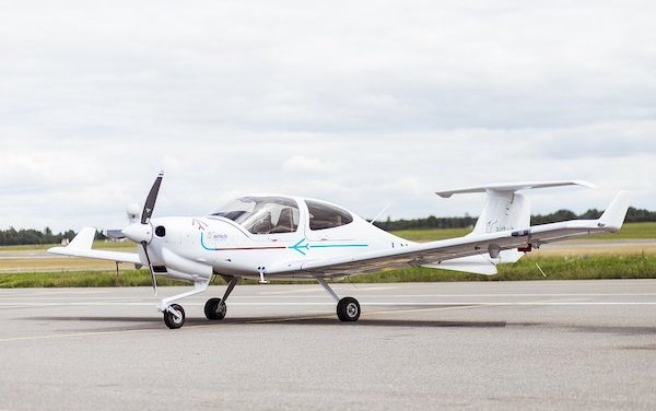AirHub Aviation Lithuania took delivery of 3 Diamond Aircraft and a brand-new Convertible MCC Simulator