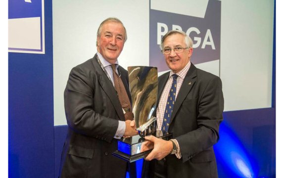 BBGA honours Biggin Hill Airport's Andrew Walters with industry award for outstanding services