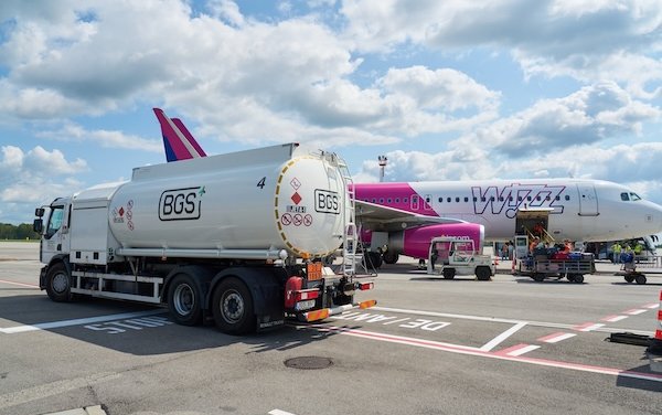 BGS and Wizz Air celebrate 14-year partnership by signing new agreement on fuel supply at Vilnius, Kaunas, Riga and Tallinn airports