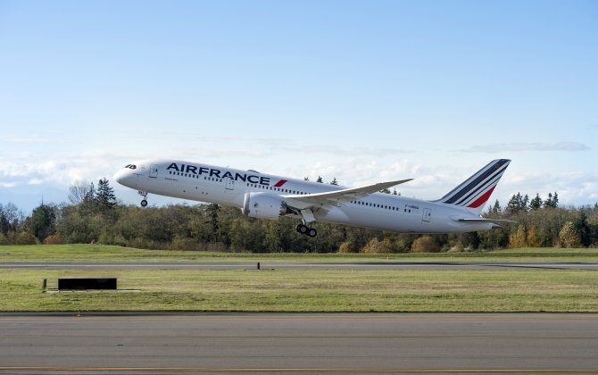 Boeing, AerCap Celebrate Delivery of Air France's First 787