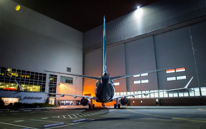 Boeing Debuts First 737 MAX 7