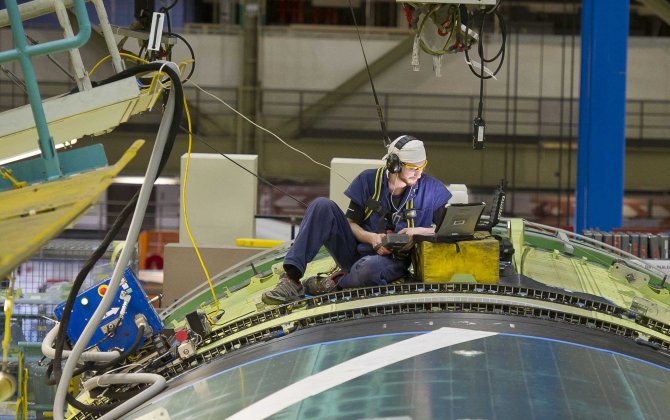 Boeing Engineers Back New Contracts
