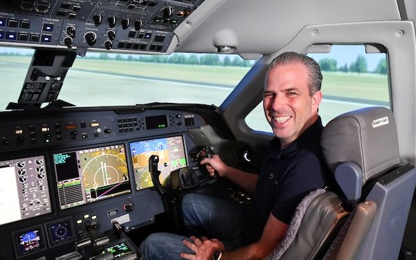 CAE welcomes first customer to its new CAE Vienna training centre 