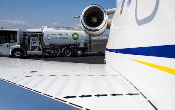 Clermont Ferrand Airport take off with Air bp sustainable aviation fuel