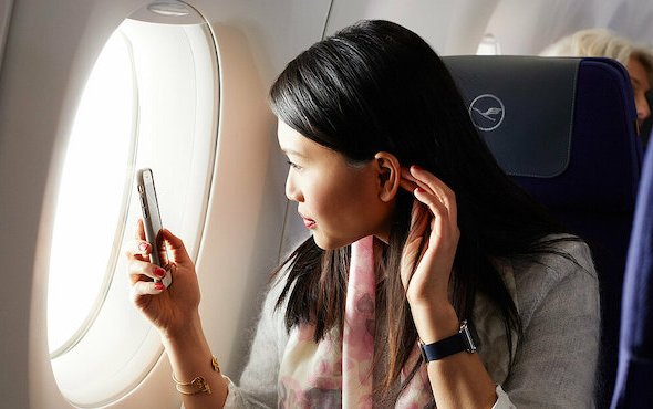 Offset CO₂ emissions directly on board - new service in the worldwide Lufthansa route network