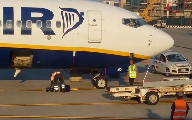 Drunken British stag party kicked off Ryanair flight in Berlin