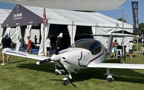 Elixir Aircraft signs 20 pre-orders and 80 letters of intent at EAA AirVenture 