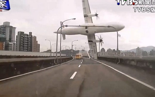 Engine failure and crew errors caused deadly Taipei crash