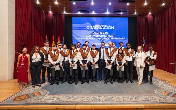 FlyBy Aviation Academy graduates 33 new pilots in June and welcomes new summer ATPL class