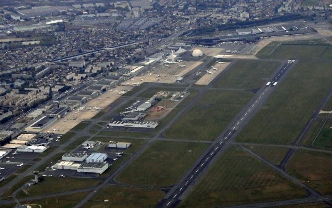 French probe VIP 777 wing-strike at Le Bourget