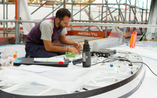 Jet Aviation engineering team innovates new aircraft antenna system
