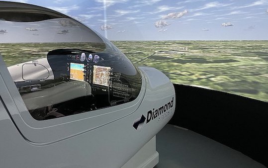 Leading Edge Aviation now also trains with Diamond simulator