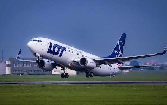 LOT Polish Airlines entrusts Lufthansa Technik's engine competence