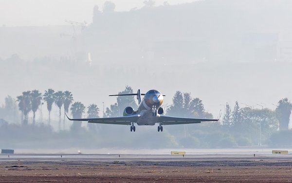 New super-midsize Gulfstream G300 takes flight