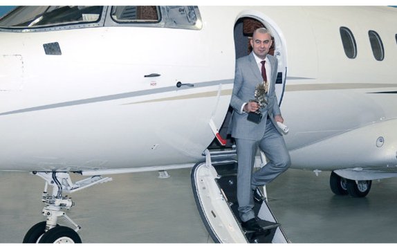 Paramount Business Jets Celebrates 10th Anniversary by Establishing New Scholarship Opportunity