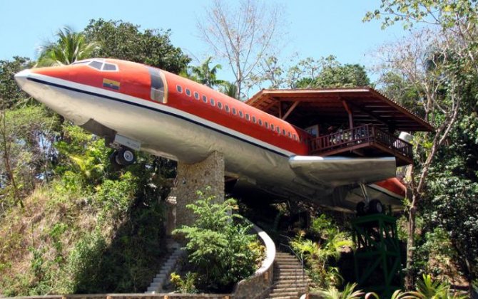 Passenger jet converted into luxury hotel in Costa Rica rainforest