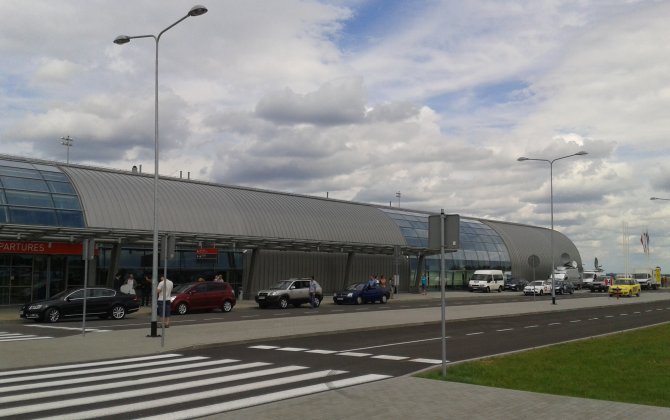 Polish police detain 21 over false bomb threat to airport