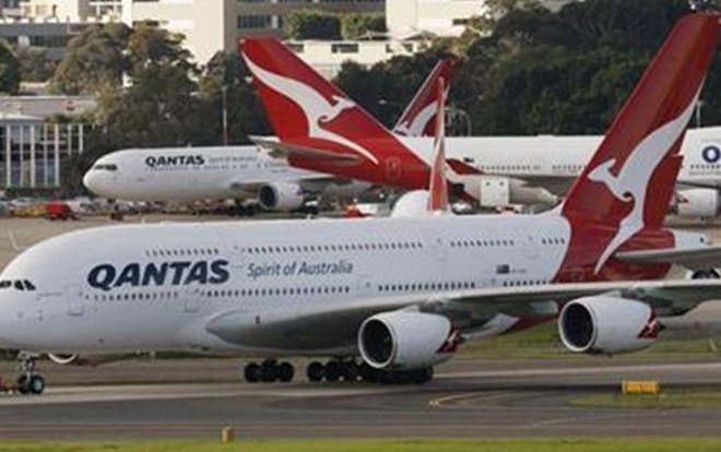 Qantas to keep Airbus A380s past 2020; talking to Boeing on 777X jets- exec