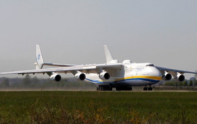 Rare flight for the biggest plane in the world