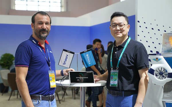 Royole & Airbus unveil the first three cabin flexible display prototypes at Airshow China