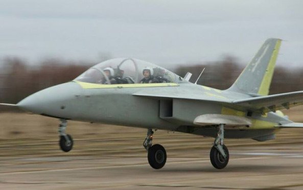Russian SR-10 trainer jet in first flight