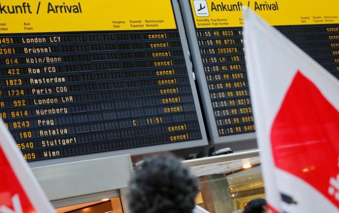 Ryanair beats Berlin airport strike by flying in its own staff
