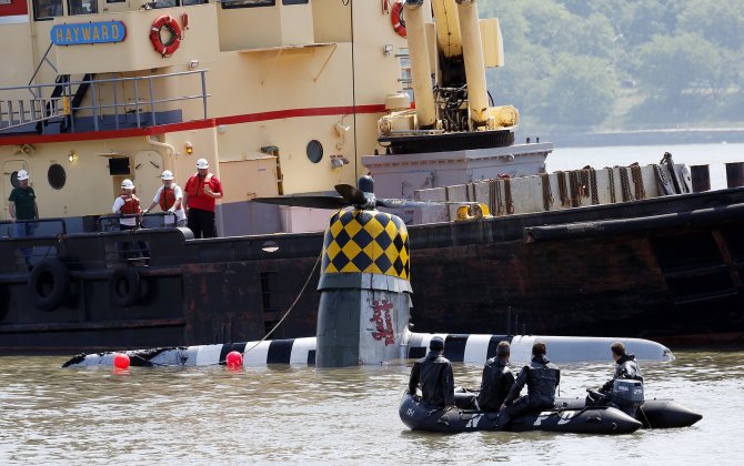 Second world war plane crashes into New York's Hudson river