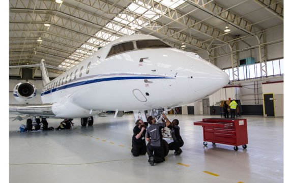 Servicing at Bombardier's second London Biggin Hill hangar takes off