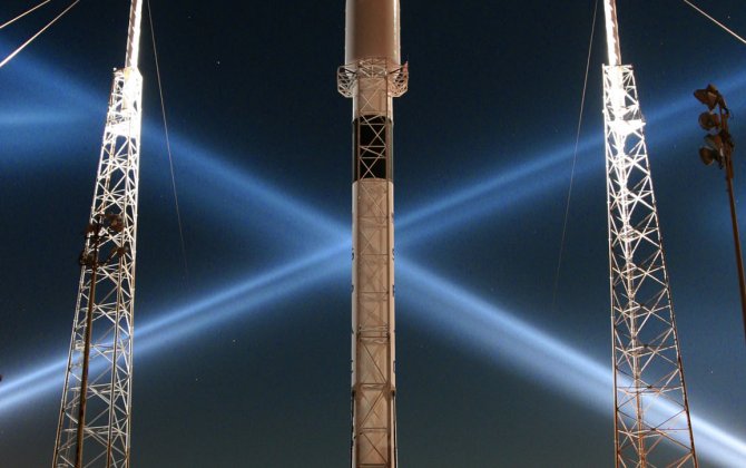 SpaceX Falcon 9 booster achieves epic vertical landing