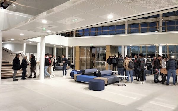The brand new ELISA AEROSPACE campus in Bordeaux welcomes its students