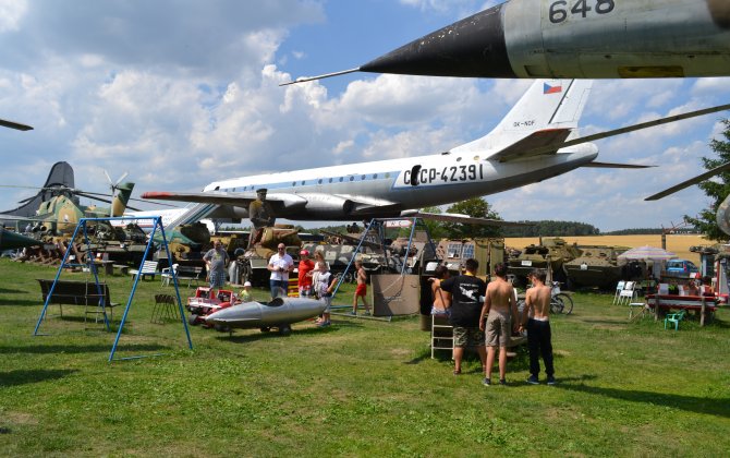 Young aviators enjoyed an amazing camp with historical planes